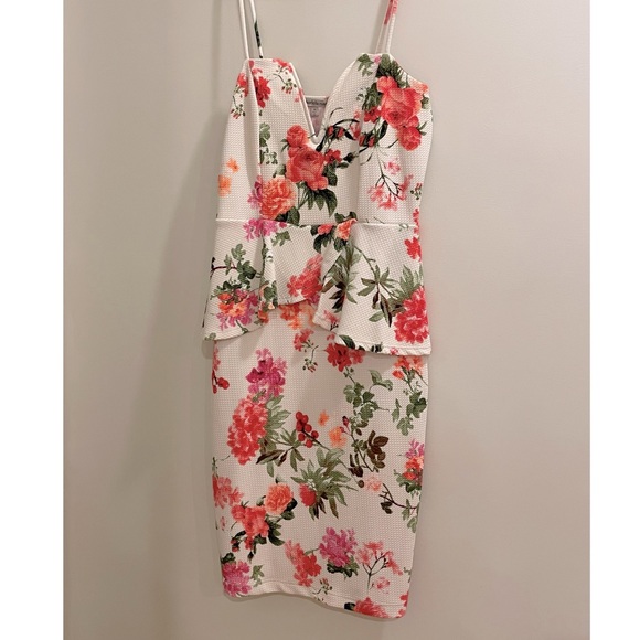 Charlotte Russe Dresses & Skirts - Charlotte russe floral bodycon peplum dress